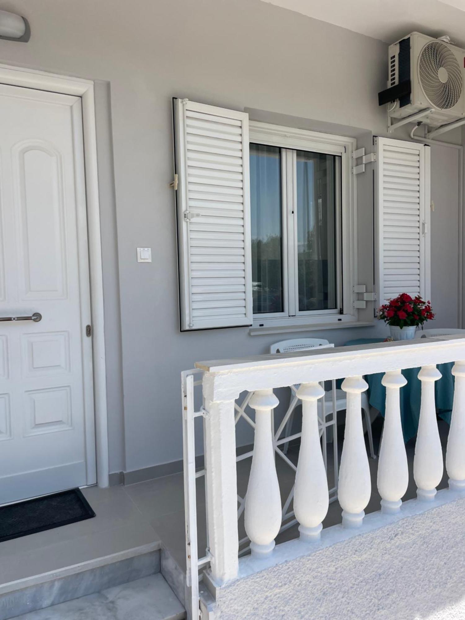 Kyma Luxury Suite Kiáton Exterior foto