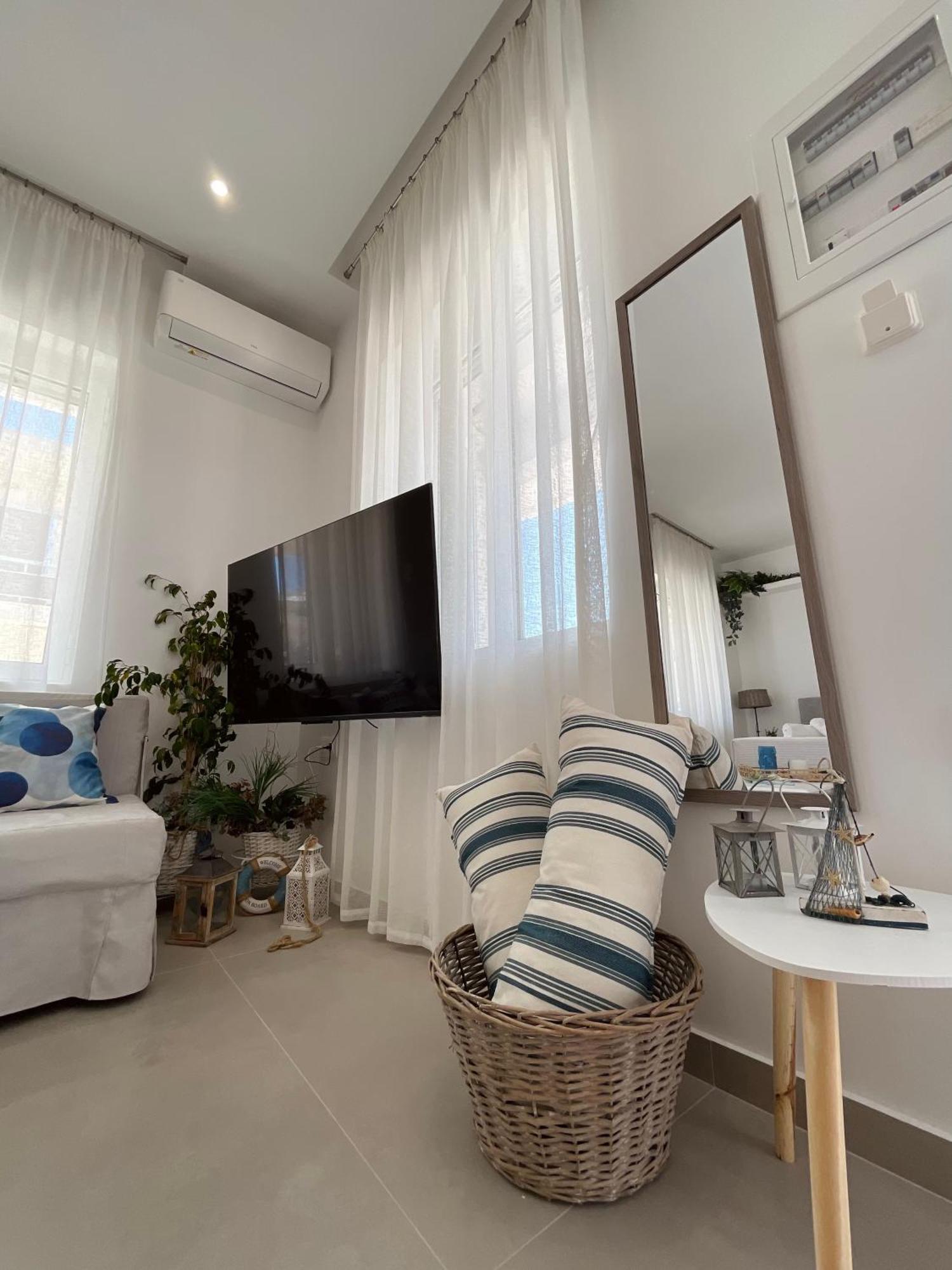Kyma Luxury Suite Kiáton Exterior foto